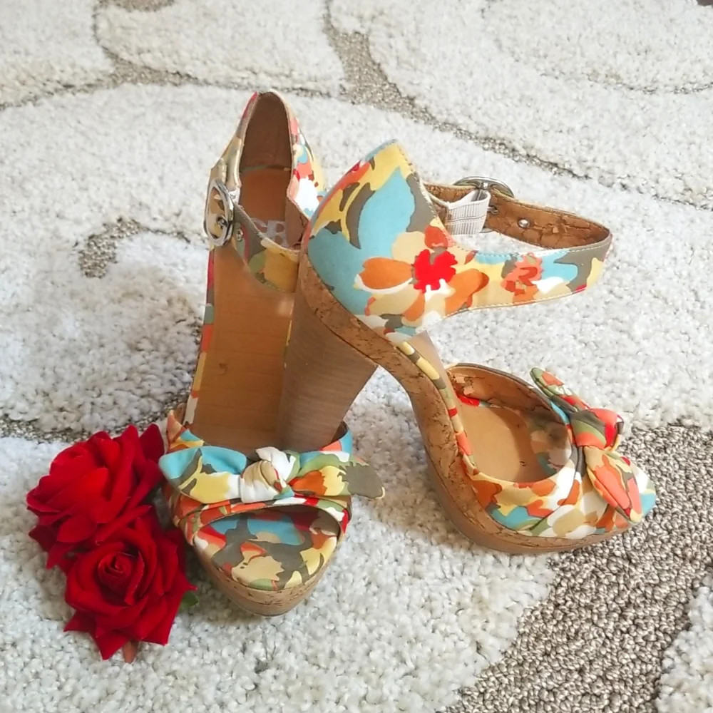 Gianni Bini floral cork style stiletto 6.5 - Picture 1 of 12